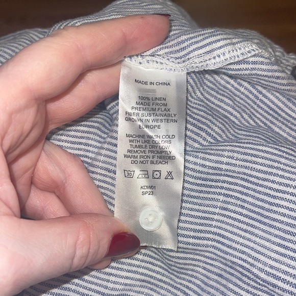 Quince ladies NWT 100% European Linen Blue Pinstripe ShirtDress. Medium. - Picture 11 of 12